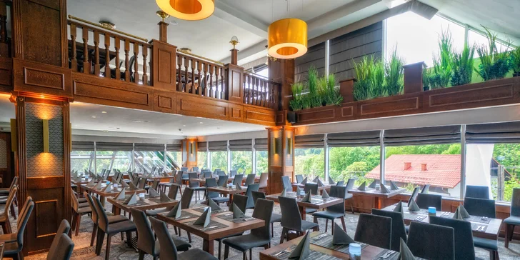 Rodinná dovolená v polských Beskydech: horský hotel s jídlem, wellness a venkovním bazénem