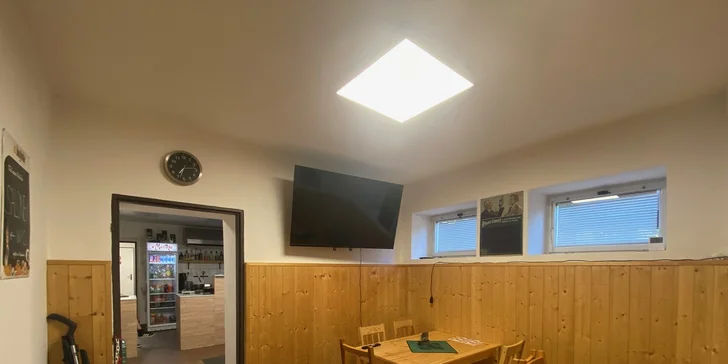 Smažák nebo kuřecí stripsy, hranolky i nápoje pro jednoho, dva či partu