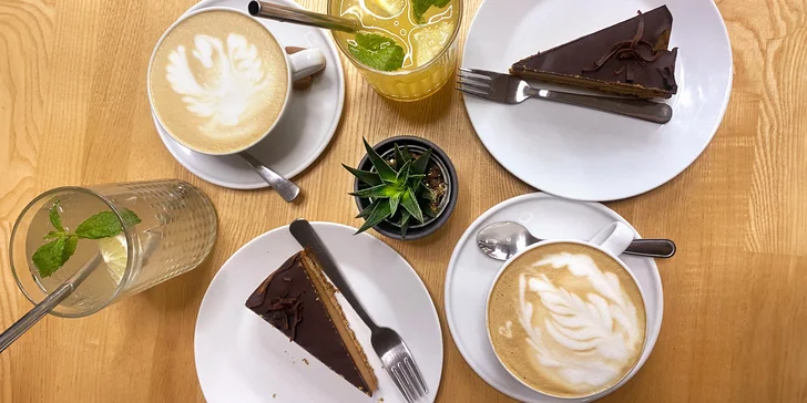 Káva v Porubě: latté, flat white i americano nebo domácí limča a zákusek dle výběru