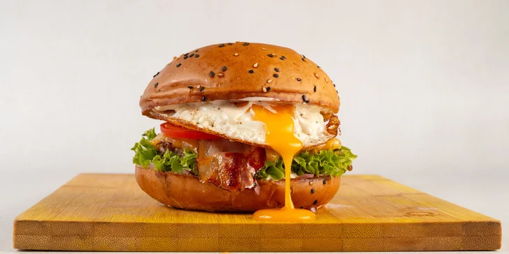 Burger podle výběru ze 4 druhů a domácí hranolky pro 1 nebo 2 osoby