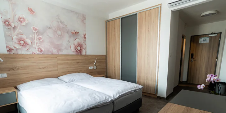 Pobyt v Lázních Smrdáky s polopenzí, procedurou a lahví vína