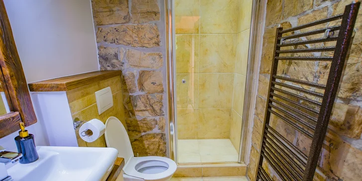 Apartmán nebo pokoj na farmě na západním Slovensku: zvířata, privátní wellness a snídaně