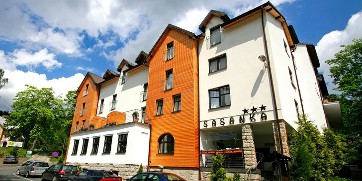 Pobyt v moderním hotelu v polských Krkonoších: snídaně či polopenze, neomezený wellness
