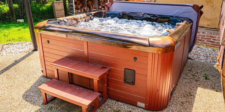 Apartmán nebo pokoj na farmě na západním Slovensku: zvířata, privátní wellness a snídaně