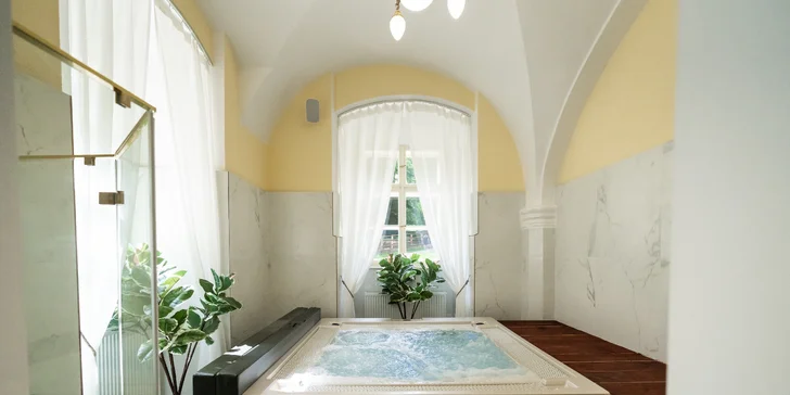 Zámek d'Este u Třeboně: pobyt se snídaní nebo i privátním wellness a zámeckým farmaparkem