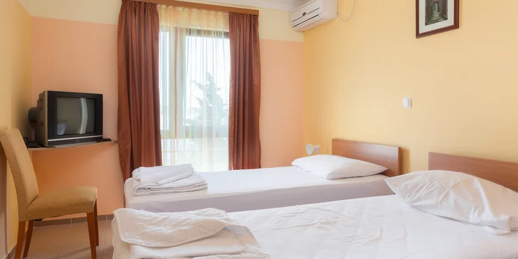 Pinia depandance*** u pláže v Karlobagu: 7 nocí s polopenzí, doprava busem, možnost bazénu aj.
