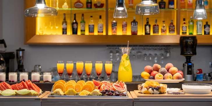 Neomezená bufetová snídaně včetně sklenky prosecca v hotelu Innside v centru Prahy
