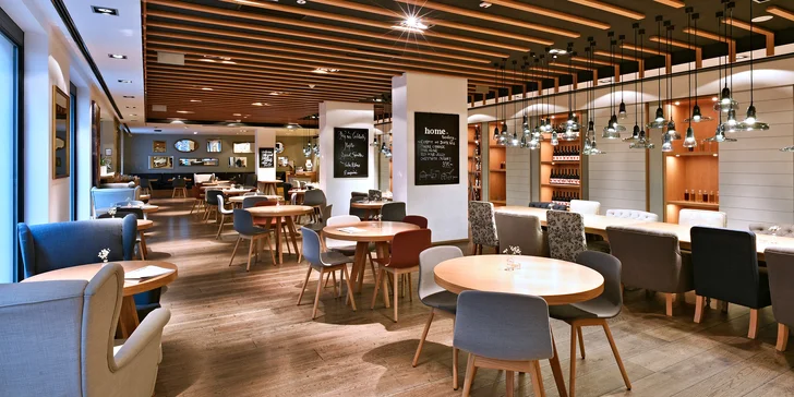 Neomezená bufetová snídaně včetně sklenky prosecca v hotelu Innside v centru Prahy