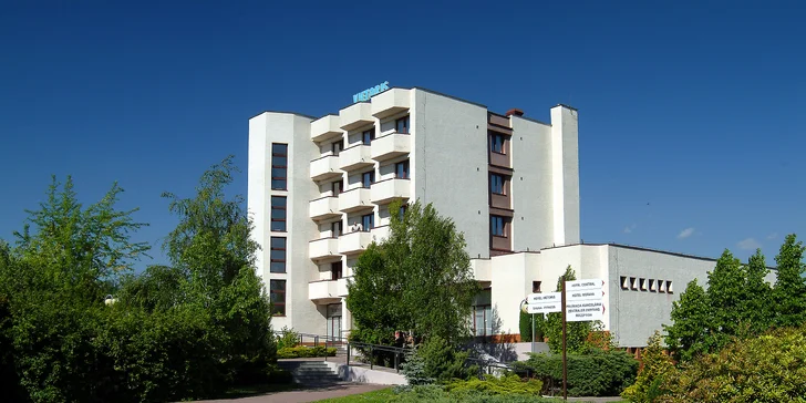 Relaxační pobyt v Lázních Smrdáky: polopenze, láhev vína a minerální koupel