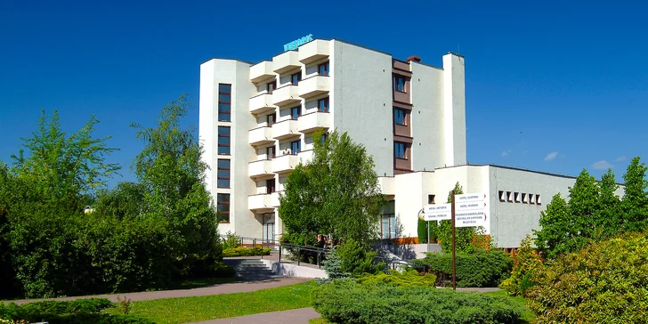 Pobyt v Lázních Smrdáky s polopenzí, procedurou a lahví vína