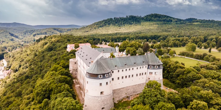 Relaxační pobyt v Lázních Smrdáky: polopenze, láhev vína a minerální koupel