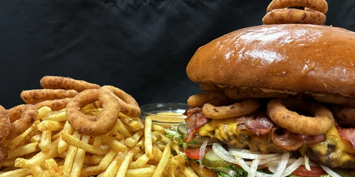 Nabušené burger menu s čedarovým přelivem pro dva nebo 2,5kg maxiburger pro celou partu