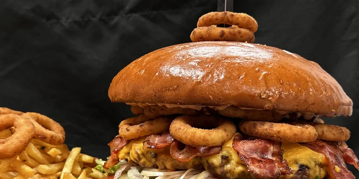 Nabušené burger menu s čedarovým přelivem pro dva nebo 2,5kg maxiburger pro celou partu