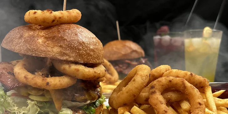 Nabušené burger menu s čedarovým přelivem pro dva nebo 2,5kg maxiburger pro celou partu