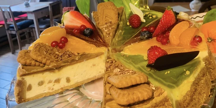 Káva podle výběru a dort pro 1 či 2 osoby v útulné kavárně Café 1516