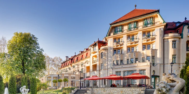 Pobyt s polopenzí, neomezeným wellness a procedurou v 5* hotelu Thermia Palace v Piešťanech