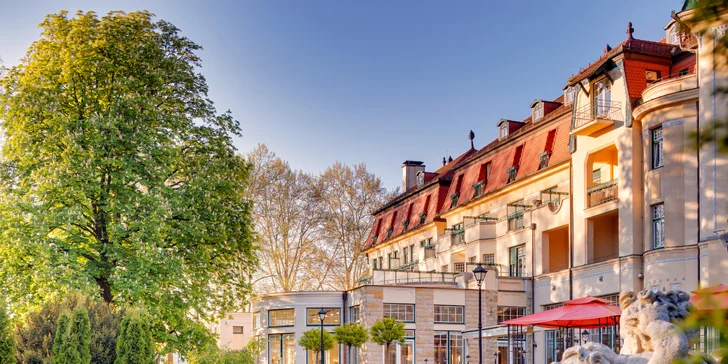 Pobyt s polopenzí, neomezeným wellness a procedurou v 5* hotelu Thermia Palace v Piešťanech