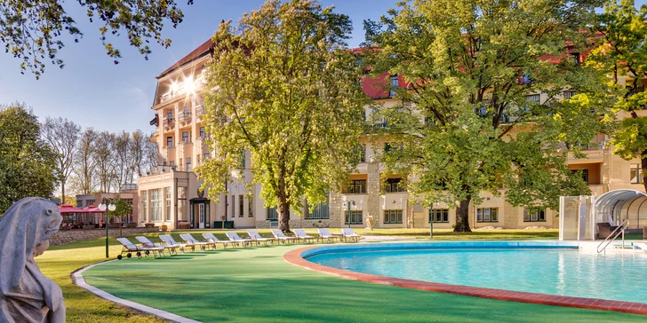 Pobyt s polopenzí, neomezeným wellness a procedurou v 5* hotelu Thermia Palace v Piešťanech