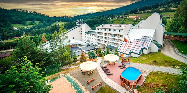 Rodinná dovolená v polských Beskydech: horský hotel s jídlem, wellness a venkovní bazén