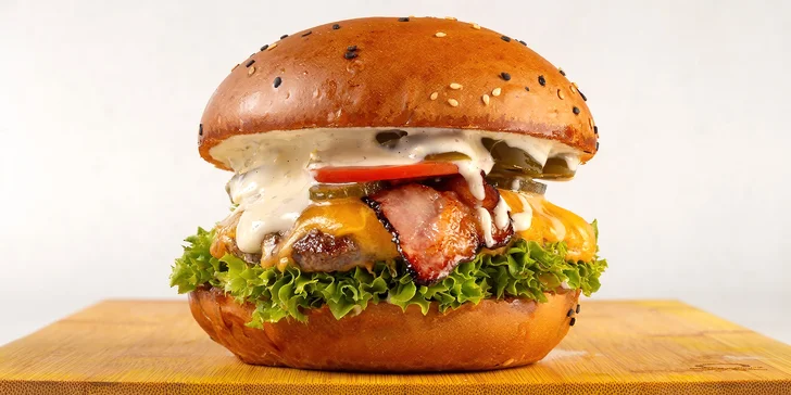 Burger podle výběru ze 4 druhů a domácí hranolky pro 1 nebo 2 osoby