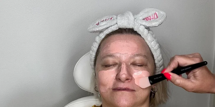 Liftingové ošetření pleti i s úpravou obočí či masáží vč. aromaterapie vhodné pro ženy 30+