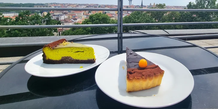 Café Vítkov: dort s kávou nebo Gin & Tonic s výhledem na Žižkov a Karlín