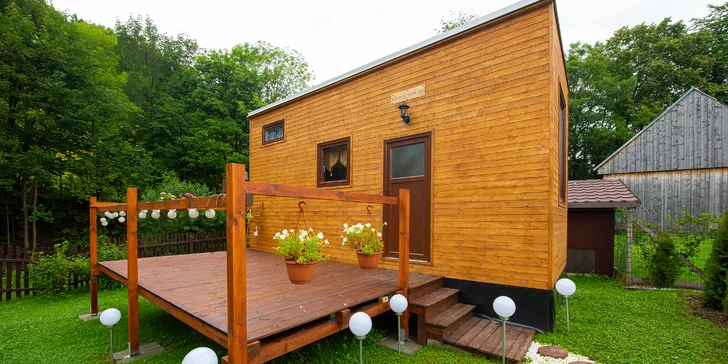 Malý kousek ráje v krásném Tiny House: plně vybavený domek s terasou, ohništěm a piknikovou snídaní
