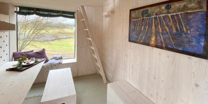 Romantický pobyt v posedu včetně snídaně: výhled na jabloně nebo levandulové pole