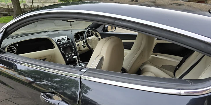 Bentley Continental: 15 min. spolujízdy nebo až 60 min. řízení i s focením a knihou