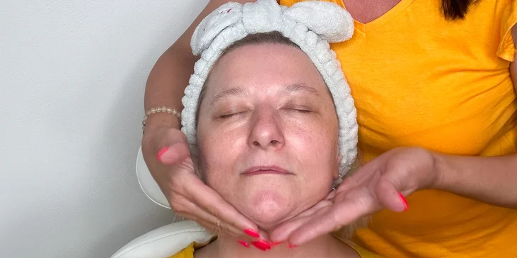 Liftingové ošetření pleti i s úpravou obočí či masáží vč. aromaterapie vhodné pro ženy 30+