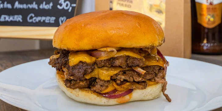 Jeden či dva smash jihoafrické burgery s hovězím, čedarem a domácí omáčkou v máslové bulce