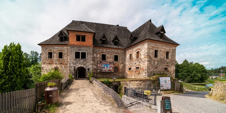 Pobyt na hradě Vildštejn pro pár i rodinu: možnost jídla, prohlídka i degustační večeře