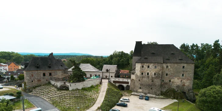Pobyt na hradě Vildštejn pro pár i rodinu: možnost jídla, prohlídka i degustační večeře