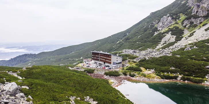 Horský hotel pod Gerlachem přímo u plesa: snídaně či polopenze a wellness s výhledem
