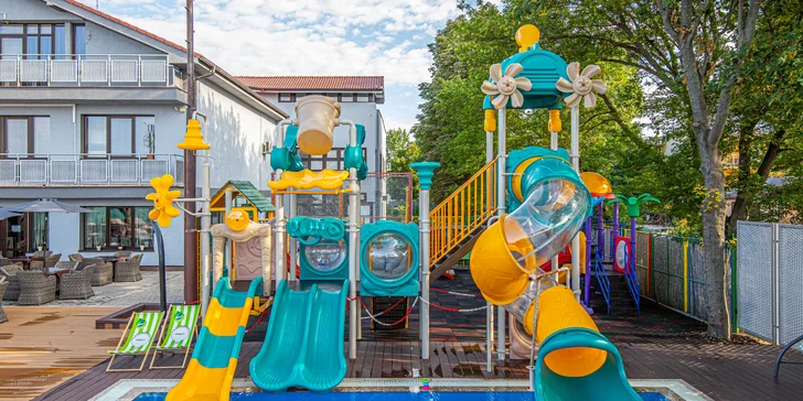 Pobyt u Slunečných jezer s polopenzí, wellness, letními bazény i vstupem do areálu jezer a aquaparku