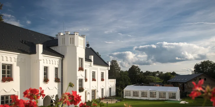 Romantický pobyt na zámku u Havlíčkova Brodu: víno, snídaně i degustační menu