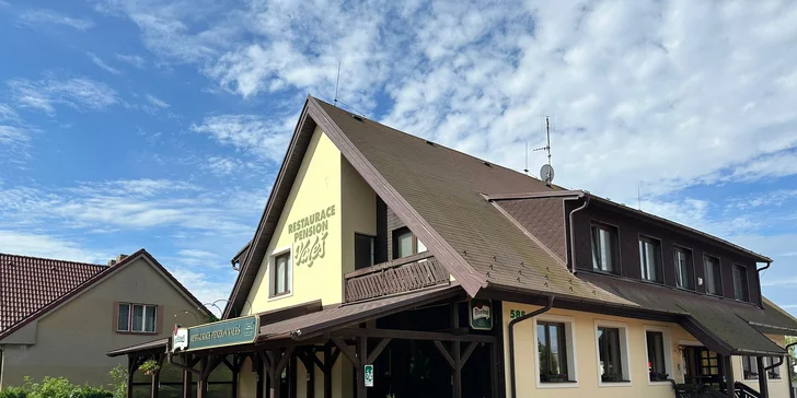 Nabušené burger menu s čedarovým přelivem pro dva nebo 2,5kg maxiburger pro celou partu