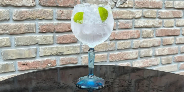 Drink podle výběru pro 1 či 2 osoby: gin tonic, aperol spritz nebo paloma tequilla