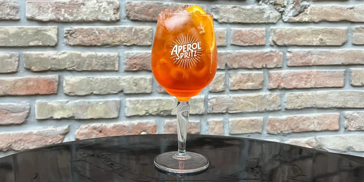 Drink podle výběru pro 1 či 2 osoby: gin tonic, aperol spritz nebo paloma tequilla