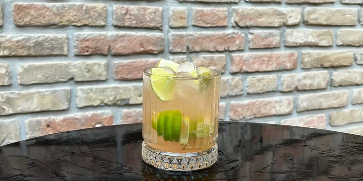 Drink podle výběru pro 1 či 2 osoby: gin tonic, aperol spritz nebo paloma tequilla