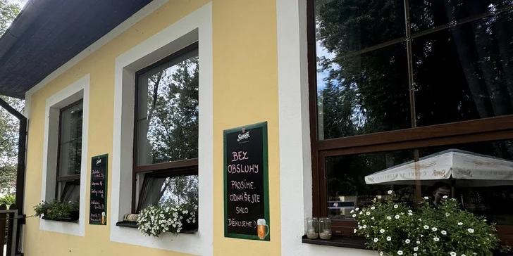 Namíchaný tatarský biftek z falešné svíčkové a neomezeně topinek