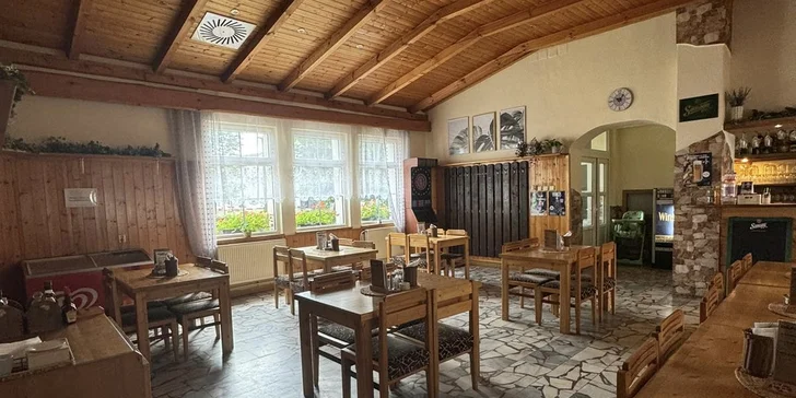 Namíchaný tatarský biftek z falešné svíčkové a neomezeně topinek