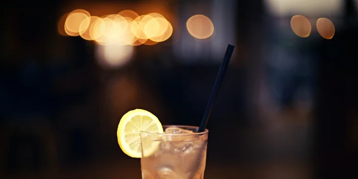 All you can drink v hotelu Innside v cetru Prahy: neomezená konzumace vybraných koktejlů pro dva