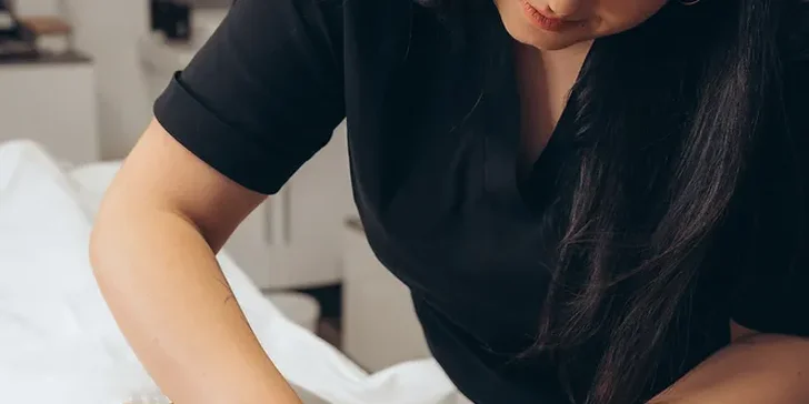 Dokonalé uvolnění: Hodinová klasická, relaxační nebo medová masáž