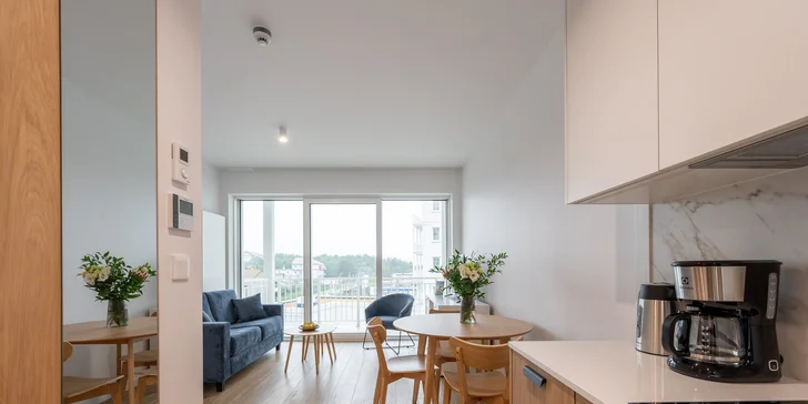 Moderní apartmány přímo u Baltského moře pro pár i rodinu: snídaně i wellness