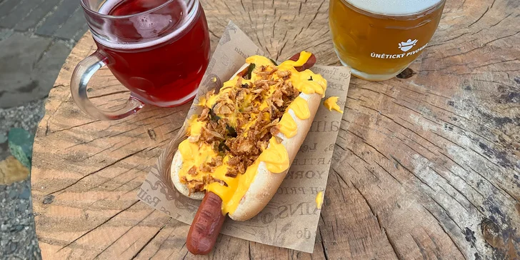 Burger s trhaným hovězím či hot dog vč. nápoje v baru u vody pro 1-2 os.