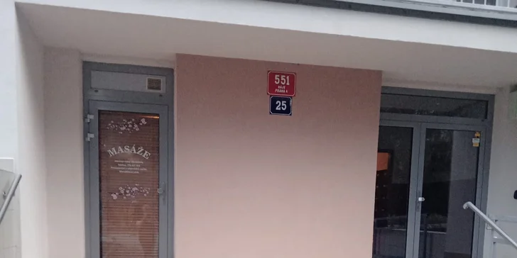 Relaxační masáž lávovými kameny pro hluboké emoční uvolnění či tantrická masáž