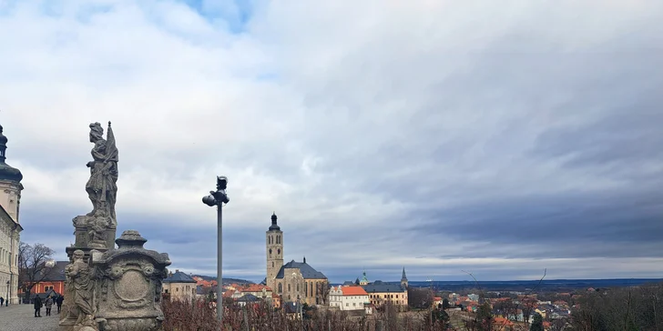 Odhalte vraždu v Kutné Hoře: venkovní úniková hra až pro 8 hráčů