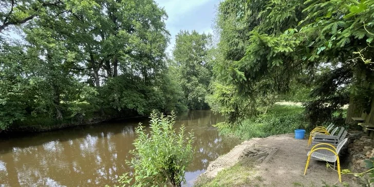 Dovolená uprostřed přírody: farma u řeky Nežárky, zeleň, výlety, koupání i rybaření