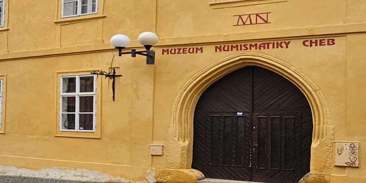 Vstup do Muzea numismatiky v Chebu pro jednotlivce či skupiny i vlastnoruční ražba grošů